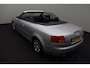 Audi A4 Cabriolet 2.4 V6 Exclusive 2002 | Elektrisch Bedienbare Kap | Elektrisch Verstelbare Stoelen | Lichtmetalen Velgen | Climate Control | Stuurwiel Bediening | Parkeersensoren | 2 Sleutels | Nationale Autopas