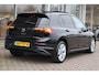 Volkswagen Golf 1.5 eHybrid 204pk Life Edition | SoH 100% | Panoramadak | Trekhaak | Navigatie | Adaptive Cruise | LED Verlichting | PDC