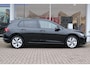 Volkswagen Golf 1.5 eHybrid 204pk Life Edition | SoH 100% | Panoramadak | Trekhaak | Navigatie | Adaptive Cruise | LED Verlichting | PDC