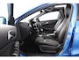 Mercedes-Benz A-klasse 180 Ambition AMG-Line/Panorama/Camera/18 inch/Stoelverwarming