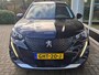 Peugeot 2008 1.2T 130pk Allure Pack | Stoelverwarming | Weinig kilometers | Apple Carplay/Android Auto | Adaptieve Cruise Control | Climate Control