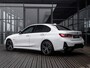 BMW 3-Serie 320e | M-SPORT PAKKET | 18 INCH | SCHUIF-KANTELDAK | LEDER | CRUISE CONTROL | APPLE CARPLAY |