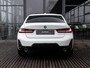 BMW 3-Serie 320e | M-SPORT PAKKET | 18 INCH | SCHUIF-KANTELDAK | LEDER | CRUISE CONTROL | APPLE CARPLAY |