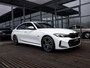 BMW 3-Serie 320e | M-SPORT PAKKET | 18 INCH | SCHUIF-KANTELDAK | LEDER | CRUISE CONTROL | APPLE CARPLAY |