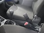 Toyota Aygo 1.0-12V Comfort Navigator Airco, Buetooth, Elektronische remkrachtverdeling, Radio-cd/mp3 speler, Navigatiesysteem uitneembaar De Toyota Aygo 1.0-12V Comfort Navigator uit 2012 is het perfecte voorbeeld van een compacte stadsauto met karakter. Klein van stuk, maar verrassend ruim en wendbaar, voelt hij zich helemaal