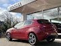 Alfa Romeo Giulietta 1.4 Turbo MultiAir Super 150pk | Rosso Competizione | Dealeronderhouden | Stoelverwarming | Navi | Bi-Xenon | Parkeersensoren | Zeer nette staat