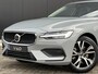 Volvo V60 2.0 B4 Essential Edition Climate / park assist / Driver assist /  18 inch.