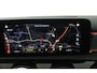 Mercedes-Benz A-klasse 180 Business Solution AMG (SFEERVERLICHTING, ACHTERUITRIJCAMERA, STOELVERWARMING, NAVIGATIE, SENSOREN)