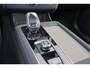 Volvo XC90 T8 Recharge AWD Ultra Dark - Luchtvering - Panorama/schuifdak - IntelliSafe Assist & Surround - 360º Camera - Bowers & Wilkins audio - Adaptieve LED koplampen - Verwarmde voorstoelen, stuur & achterbank - Parkeersensoren voor & achter - Elektr. bedienb. voorstoelen met geheugen - Head up display - Draadloze tel. lader - Extra getint glas - Elektr. inklapbare trekhaak - 21' LMV