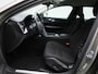 Volvo V60 2.0 B3 Momentum Advantage | Automaat | Apple Carplay/Android Auto | Achteruitrijcamera | Stoelverwarming | Cruise Control | Parkeersensoren | Stuurwiel Verwarmd| Lichtmetalen Velgen |