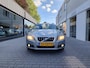 Volvo V70 2.5T Momentum Origineel NL Leer PDC Electrische achterklep Regensensor 18 inch Clima Cruise Trekhaak