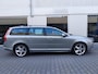Volvo V70 2.5T Momentum Origineel NL Leer PDC Electrische achterklep Regensensor 18 inch Clima Cruise Trekhaak