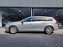 Volvo V60 1.6 T3 Kinetic Origineel NL Trekhaak Clima Cruise Pdc Telefoon 16 inch lm NAP
