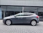 Volvo V40 1.6 T4 Summum Dealer oh Xenon Camera PDC Telefoon Cruise Clima PDC Leer Electrisch verstelbare stoel 17 inch Trekhaak