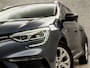 Renault Megane Estate 1.3 TCe Sport 141Pk Automaat (VIRTUAL COCKPIT, APPLE CARPLAY, NAVIGATIE, KEYLESS, SPORTSTOELEN, GETINT GLAS, TREKHAAK, CRUISE, NIEUWSTAAT)