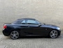 BMW 2-Serie Cabrio 218i High Executive M-pakket | Leder | Camera | Navigatie | Apple CarPlay / Android Auto | 18 inch LMV | Sportstoelen | Sportstuur | LED | DAB | Windscherm | Stoelverwarming | Volledig onderhouden | Origineel NL-auto met NAP!