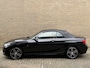BMW 2-Serie Cabrio 218i High Executive M-pakket | Leder | Camera | Navigatie | Apple CarPlay / Android Auto | 18 inch LMV | Sportstoelen | Sportstuur | LED | DAB | Windscherm | Stoelverwarming | Volledig onderhouden | Origineel NL-auto met NAP!