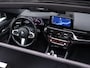BMW 5-Serie Touring 520i High Executive Edition [SCHUIFDAK, MEMORY SEATS, CAMERA, HEAD UP DISPLAY, VOL LEDER, SPORTSTOELEN, NIEUWSTAAT]