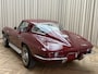 Chevrolet Corvette C2 Coupé / Matching Numbers / 350 PK / 4-Speed Manual / Milano Maroon Red / 1965 / Sidepipes / Kelsey Hayes Knock Off