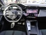 Peugeot e-308 FIRST EDITION GT EV 54 KWH + STUUR/STOELVERW. | ADAPTIVE CRUISE | CARPLAY | STANDKACHEL | CAMERA