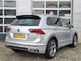 Volkswagen Tiguan 1.5 TSI R-Line | Navigatie/Android/Apple Carplay | LM Velgen 19" | Elektrisch Glazen Panoramadak | Voorstoelen Verwarmd | Cruise Control Adaptief | Achteruitrijcamera | Airco |