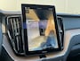 Volvo XC60 T6 Plug-in hybrid AWD Ultra Dark | Bowers & Wilkins audiosysteem | Luchtvering | 22 inch Velgen | 360° Camera | Op Voorraad |