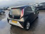 Toyota Aygo 1.0 VVT-i x-joy Nieuw geleverd incl: Climate control, Parkeerhulp camera, Navigatie, LM velgen, Metallic lak,