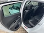 Renault Clio 0.9 TCe Intens Schitterende Clio incl: Navigatie, Climate control, Cruise control, Parkeerhulp camera incl parkeersensoren achter, LM velgen, Privacyglass
