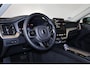 Volvo XC60 T8 Recharge AWD Ultra Dark - Panorama/schuifdak - IntelliSafe Assist & Surround - 360º Camera - Harman/Kardon audio - Adaptieve LED koplampen - Verwarmde voorstoelen, stuur & achterbank - Parkeersensoren voor & achter - Elektr. bedienb. voorstoelen met geheugen - Head up display - Draadloze tel. lader - Extra getint glas - Elektr. inklapbare trekhaak - 20' LMV