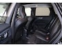 Volvo XC60 T8 Recharge AWD Ultra Dark - Panorama/schuifdak - IntelliSafe Assist & Surround - 360º Camera - Harman/Kardon audio - Adaptieve LED koplampen - Verwarmde voorstoelen, stuur & achterbank - Parkeersensoren voor & achter - Elektr. bedienb. voorstoelen met geheugen - Head up display - Draadloze tel. lader - Extra getint glas - Elektr. inklapbare trekhaak - 20' LMV