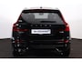 Volvo XC60 T8 Recharge AWD Ultra Dark - Panorama/schuifdak - IntelliSafe Assist & Surround - 360º Camera - Harman/Kardon audio - Adaptieve LED koplampen - Verwarmde voorstoelen, stuur & achterbank - Parkeersensoren voor & achter - Elektr. bedienb. voorstoelen met geheugen - Head up display - Draadloze tel. lader - Extra getint glas - Elektr. inklapbare trekhaak - 20' LMV