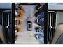 Volvo XC60 T8 Recharge AWD Ultra Dark - Panorama/schuifdak - IntelliSafe Assist & Surround - 360º Camera - Harman/Kardon audio - Adaptieve LED koplampen - Verwarmde voorstoelen, stuur & achterbank - Parkeersensoren voor & achter - Elektr. bedienb. voorstoelen met geheugen - Head up display - Draadloze tel. lader - Extra getint glas - Elektr. inklapbare trekhaak - 20' LMV