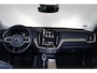 Volvo XC60 T8 Recharge AWD Ultra Dark - Panorama/schuifdak - IntelliSafe Assist & Surround - 360º Camera - Harman/Kardon audio - Adaptieve LED koplampen - Verwarmde voorstoelen, stuur & achterbank - Parkeersensoren voor & achter - Elektr. bedienb. voorstoelen met geheugen - Head up display - Draadloze tel. lader - Extra getint glas - Elektr. inklapbare trekhaak - 20' LMV