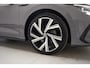 Volkswagen Golf VARIANT 1.5 eTSI 150pk R line DSG [ Navi Virtual Trekhaak Climate ]