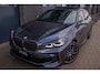BMW 1-Serie M135i xDrive | Pano | Shadow-Line | LED Projector | Live Cockpit | HUD | Carplay | Sfeer | Active Guard Plus | Camera | Draadloos Laden | 19 Inch M-Sport | Keyless | 1 Eigenaar | Dealer Onderhouden | BTW | Garantie