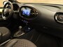 Toyota Aygo X 1.0 VVT-i S-CVT Premium - ORIGINEEL NEDERLANDSE AUTO - PARKEERSENSOREN VOOR EN ACHTER - DRAADLOZE TELEFOON LADER - KEYLESS ENTRY & START - DRAADLOZE APPLE CARPLAY/ANDROID AUTO - STOELVERWARMING