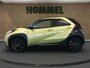 Toyota Aygo X 1.0 VVT-i S-CVT Premium - ORIGINEEL NEDERLANDSE AUTO - PARKEERSENSOREN VOOR EN ACHTER - DRAADLOZE TELEFOON LADER - KEYLESS ENTRY & START - DRAADLOZE APPLE CARPLAY/ANDROID AUTO - STOELVERWARMING