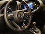 Toyota Aygo X 1.0 VVT-i S-CVT Premium - ORIGINEEL NEDERLANDSE AUTO - PARKEERSENSOREN VOOR EN ACHTER - DRAADLOZE TELEFOON LADER - KEYLESS ENTRY & START - DRAADLOZE APPLE CARPLAY/ANDROID AUTO - STOELVERWARMING