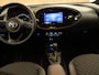Toyota Aygo X 1.0 VVT-i S-CVT Premium - ORIGINEEL NEDERLANDSE AUTO - PARKEERSENSOREN VOOR EN ACHTER - DRAADLOZE TELEFOON LADER - KEYLESS ENTRY & START - DRAADLOZE APPLE CARPLAY/ANDROID AUTO - STOELVERWARMING