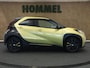 Toyota Aygo X 1.0 VVT-i S-CVT Premium - ORIGINEEL NEDERLANDSE AUTO - PARKEERSENSOREN VOOR EN ACHTER - DRAADLOZE TELEFOON LADER - KEYLESS ENTRY & START - DRAADLOZE APPLE CARPLAY/ANDROID AUTO - STOELVERWARMING