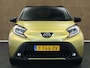 Toyota Aygo X 1.0 VVT-i S-CVT Premium - ORIGINEEL NEDERLANDSE AUTO - PARKEERSENSOREN VOOR EN ACHTER - DRAADLOZE TELEFOON LADER - KEYLESS ENTRY & START - DRAADLOZE APPLE CARPLAY/ANDROID AUTO - STOELVERWARMING