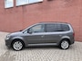 Volkswagen Touran 1.4 TSI Highline 7 Persoons Navigatie Parkeersensoren Cruise Control Stoelverwarming Getinte ramen Climate Control