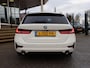 BMW 3-Serie Touring 320d HIGH EXECUTIVE SPORTLINE 190 PK AUT. *ALPINWEISS* + ELEK. TREKHAAK | LASER LED | 18 INCH | STOEL/STUURWIELVERW.