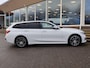 BMW 3-Serie Touring 320d HIGH EXECUTIVE SPORTLINE 190 PK AUT. *ALPINWEISS* + ELEK. TREKHAAK | LASER LED | 18 INCH | STOEL/STUURWIELVERW.