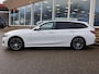 BMW 3-Serie Touring 320d HIGH EXECUTIVE SPORTLINE 190 PK AUT. *ALPINWEISS* + ELEK. TREKHAAK | LASER LED | 18 INCH | STOEL/STUURWIELVERW.
