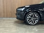 Volvo XC90 T8 AWD Recharge Ultra Dark | Vol! | Bowers & Wilkins | Luchtvering | Stoelventilatie | Trekhaak | 360 Camera | Head-Up Display | Stoelmassage | 455pk | Adaptieve Cruise Control | Stoelverwarming voor+achter | Stuurwielverwarming | Schuifdak | 21 Inch | Full LED Matrix Meesturende koplampen | Pilot Assist | BLIS Dode Hoek Detectie | Alcantara hemelbekleding | Lederen handgrepen en zonnekleppen | Elektrische voorstoelen geheugen | Nappa Lederen bekleding | Zitting verlenging voorstoelen | Lederen Dashboard | Google Infotainment | Keyless Drive | Parkeersensoren voor+achter | Privacy Glass | Elektrisch bedienbare achterklep | Geïntegreerde zongordijnen achterportieren | Geïntegreerd kinderzitje achterin | Verlichte instaplijsten | 7-Persoons | 4-Zone Climate Control | DAB Radio | Apple Carplay/Android Auto | Alarm Klasse III | Draadloos telefoon opladen | Volvo On Call met mobiele App functie | Onyx Black Metallic |