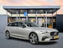 Volvo V90 T8 Recharge Ultra Dark | 20" | Luchtvering | Geventileerd Nappa | Massagestoelen | Bowers & Wilkins | Getint Glas | Panoramadak | Head-Up | 360 Camera | Full LED