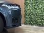 Volvo XC90 T8 AWD Recharge Ultra Dark | Vol! | Bowers & Wilkins | Luchtvering | Stoelventilatie | Trekhaak | 360 Camera | Head-Up Display | Stoelmassage | 455pk | Adaptieve Cruise Control | Stoelverwarming voor+achter | Stuurwielverwarming | Schuifdak | 20 Inch | Full LED  Meesturende koplampen | Pilot Assist | BLIS Dode Hoek Detectie | Alcantara hemelbekleding | Lederen handgrepen en zonnekleppen | Elektrische voorstoelen geheugen | Nappa Lederen bekleding | Zitting verlenging voorstoelen | Lederen Dashboard | Google Infotainment | Keyless Drive | Parkeersensoren voor+achter | Privacy Glass | Elektrisch bedienbare achterklep | Geïntegreerde zongordijnen achterportieren | Geïntegreerd kinderzitje achterin | Verlichte instaplijsten | 7-Persoons | 4-Zone Climate Control | DAB Radio | Apple Carplay/Android Auto | Alarm Klasse III | Draadloos telefoon opladen | Volvo On Call met mobiele App functie | Denim Blue Metallic |