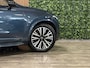 Volvo XC90 T8 AWD Recharge Ultra Dark | Vol! | Bowers & Wilkins | Luchtvering | Stoelventilatie | Trekhaak | 360 Camera | Head-Up Display | Stoelmassage | 455pk | Adaptieve Cruise Control | Stoelverwarming voor+achter | Stuurwielverwarming | Schuifdak | 20 Inch | Full LED  Meesturende koplampen | Pilot Assist | BLIS Dode Hoek Detectie | Alcantara hemelbekleding | Lederen handgrepen en zonnekleppen | Elektrische voorstoelen geheugen | Nappa Lederen bekleding | Zitting verlenging voorstoelen | Lederen Dashboard | Google Infotainment | Keyless Drive | Parkeersensoren voor+achter | Privacy Glass | Elektrisch bedienbare achterklep | Geïntegreerde zongordijnen achterportieren | Geïntegreerd kinderzitje achterin | Verlichte instaplijsten | 7-Persoons | 4-Zone Climate Control | DAB Radio | Apple Carplay/Android Auto | Alarm Klasse III | Draadloos telefoon opladen | Volvo On Call met mobiele App functie | Denim Blue Metallic |