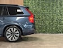 Volvo XC90 T8 AWD Recharge Ultra Dark | Vol! | Bowers & Wilkins | Luchtvering | Stoelventilatie | Trekhaak | 360 Camera | Head-Up Display | Stoelmassage | 455pk | Adaptieve Cruise Control | Stoelverwarming voor+achter | Stuurwielverwarming | Schuifdak | 20 Inch | Full LED  Meesturende koplampen | Pilot Assist | BLIS Dode Hoek Detectie | Alcantara hemelbekleding | Lederen handgrepen en zonnekleppen | Elektrische voorstoelen geheugen | Nappa Lederen bekleding | Zitting verlenging voorstoelen | Lederen Dashboard | Google Infotainment | Keyless Drive | Parkeersensoren voor+achter | Privacy Glass | Elektrisch bedienbare achterklep | Geïntegreerde zongordijnen achterportieren | Geïntegreerd kinderzitje achterin | Verlichte instaplijsten | 7-Persoons | 4-Zone Climate Control | DAB Radio | Apple Carplay/Android Auto | Alarm Klasse III | Draadloos telefoon opladen | Volvo On Call met mobiele App functie | Denim Blue Metallic |